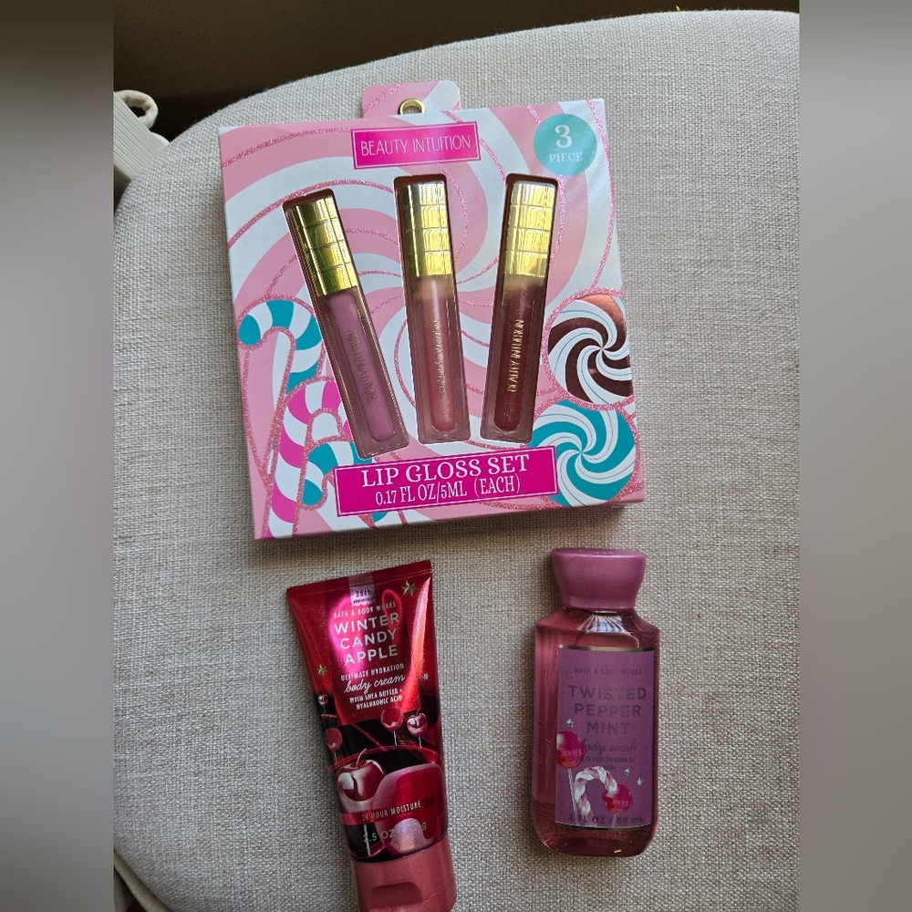 Bath and Body Works Set with Lip Gloss (brand new)